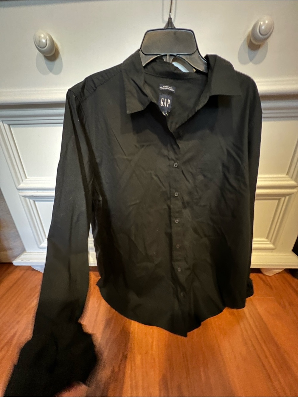 GAP Womens Black Long-Sleeve Button-Up Shirt